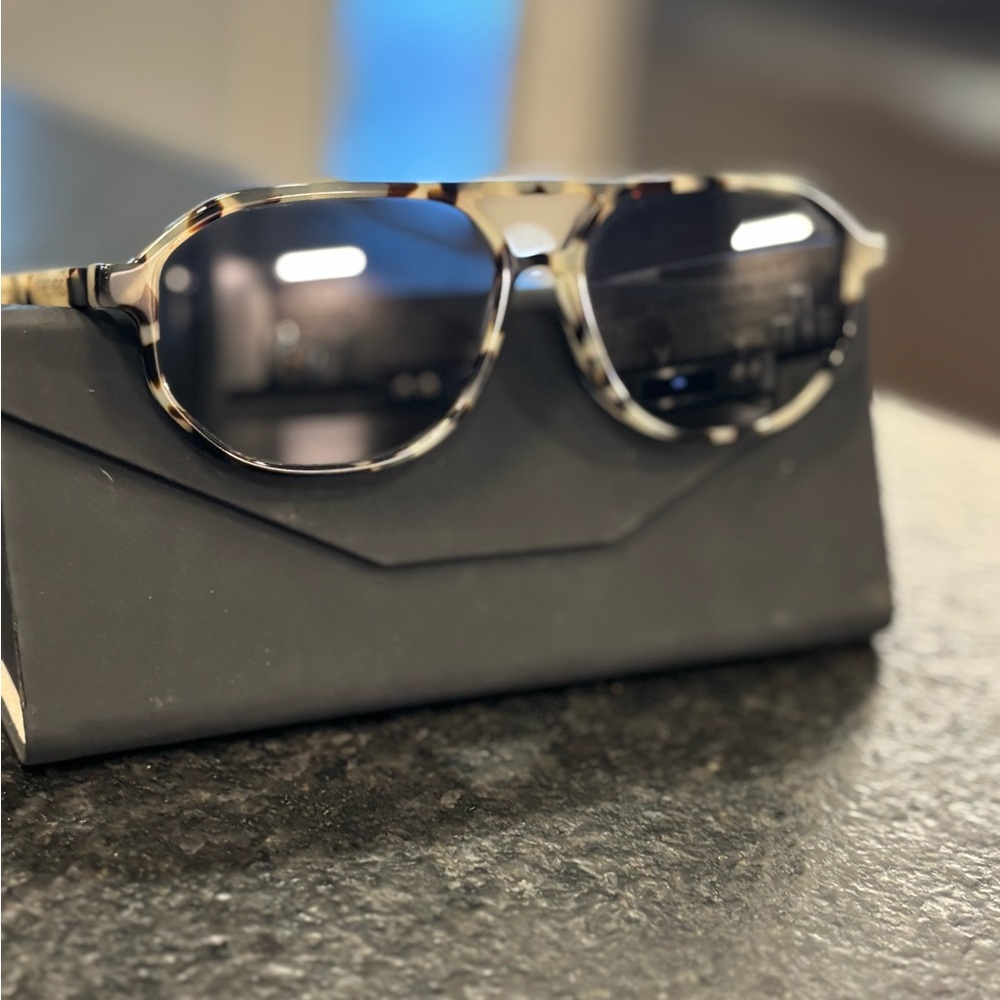 Stylish Tortoise Shell Sunglasses